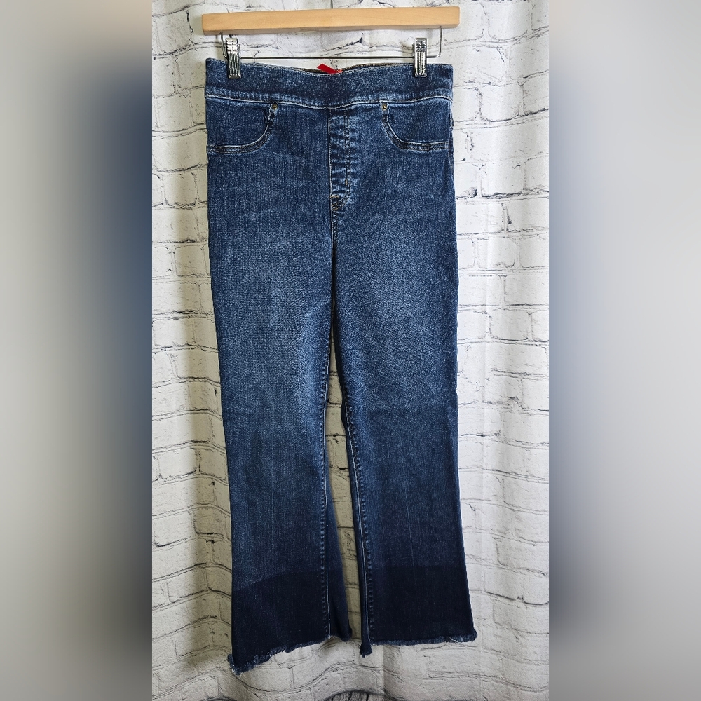 Spanx Cropped Pull On Frayed Jeans Size Medium